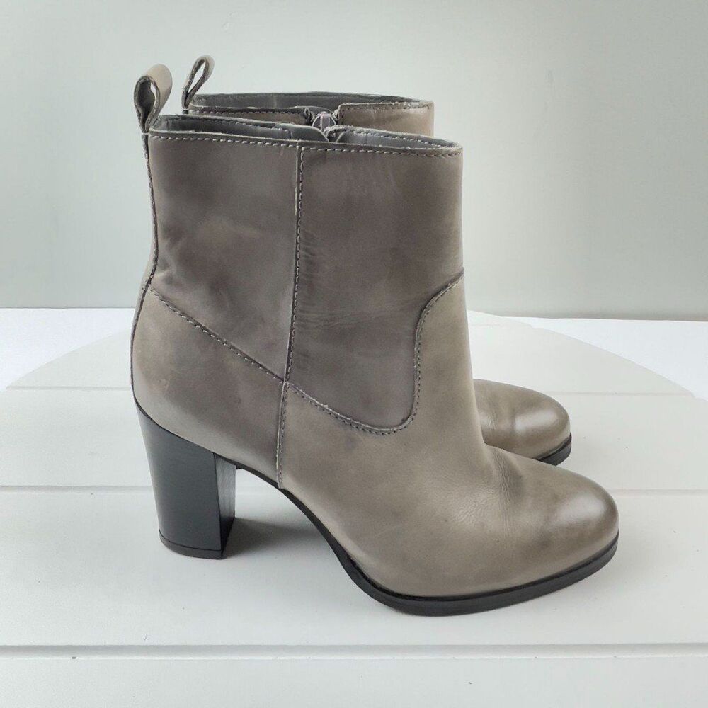 COLE HAAN Women's Size 6.5B LIVINGSTON BOOTIE Ankle Boots LEATHER Side Zip